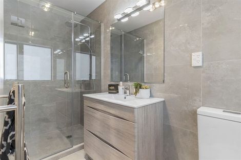 Photo of property in 10a Ballial Place, West Harbour, Auckland, 0618