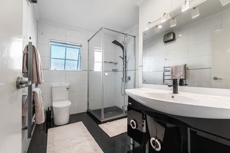 Photo of property in 138 Chelsea View Drive, Chatswood, Auckland, 0626