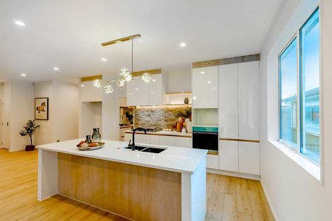 Photo of property in 28 Konoba Avenue, Kumeu, 0810