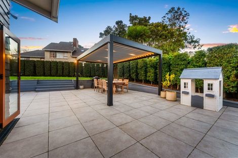 Photo of property in 30 Meadowvale Avenue, Forrest Hill, Auckland, 0620