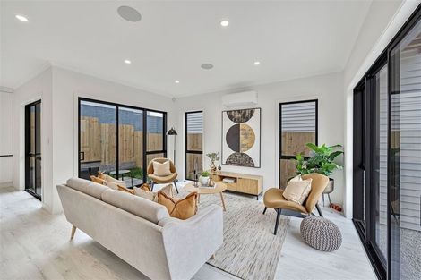 Photo of property in 562b Beach Road, Rothesay Bay, Auckland, 0630
