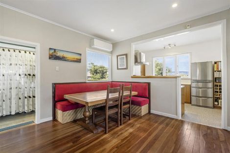 Photo of property in 1 Lavelle Road, Henderson, Auckland, 0612