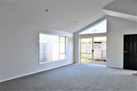 Photo of property in Miramar Villas, 5/3 Byron Street, Miramar, Wellington, 6022