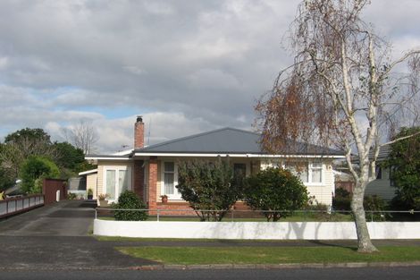 Photo of property in 30 Yeovil Road, Te Atatu Peninsula, Auckland, 0610