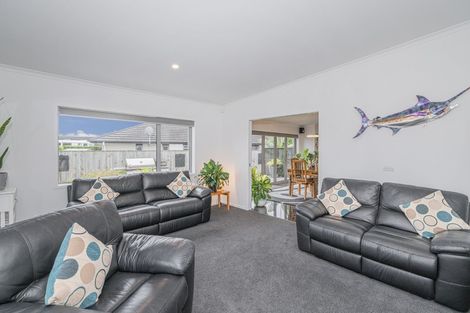 Photo of property in 18 Roseberry Place, Whitianga, 3510