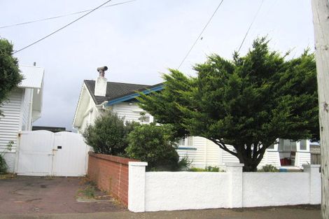 Photo of property in 44 Puru Crescent, Lyall Bay, Wellington, 6022
