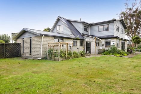 Photo of property in 17 Weld Street, Normanby, Hawera, 4614