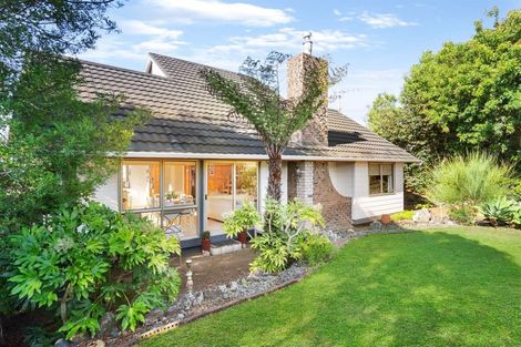 Photo of property in 13 Kyeemagh Street, Botany Downs, Auckland, 2010