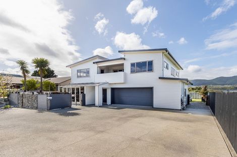 Photo of property in 61 Quadrant Heights, Paraparaumu, 5032