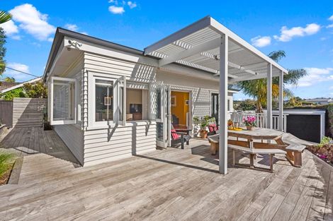 Photo of property in 14 Waimana Avenue, Northcote Point, Auckland, 0627