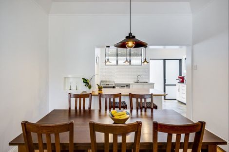 Photo of property in 6 Cameron Road, Bluff Hill, Napier, 4110