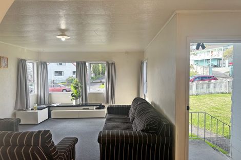 Photo of property in 30 Sungrove Rise, Sunnyvale, Auckland, 0612