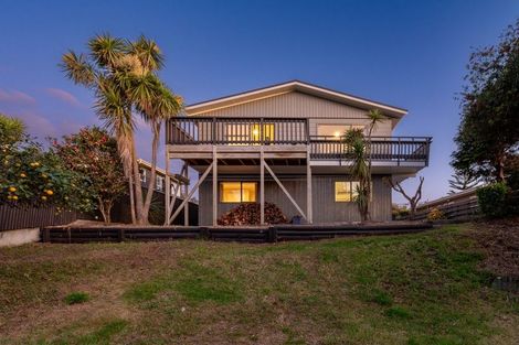 Photo of property in 3 Atua Street, Waikanae Beach, Waikanae, 5036