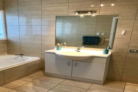 Photo of property in 1/49 Shakespeare Road, Milford, Auckland, 0620