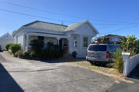 Photo of property in 80 Lake Road, Narrow Neck, Auckland, 0624