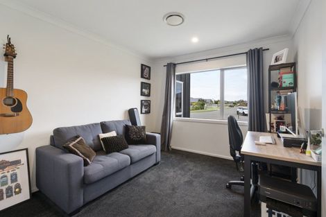 Photo of property in 42 Accolade Street, Maewa, Feilding, 4702