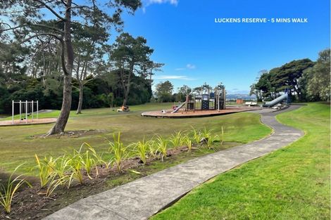 Photo of property in 172 Luckens Road, West Harbour, Auckland, 0618
