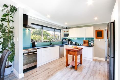 Photo of property in 69 Puketapu Road, Taradale, Napier, 4112