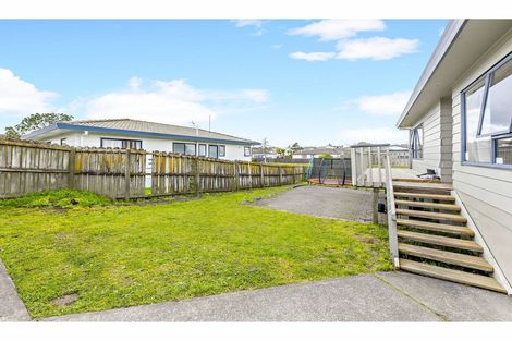 Photo of property in 2/73 Etherton Drive, Weymouth, Auckland, 2103
