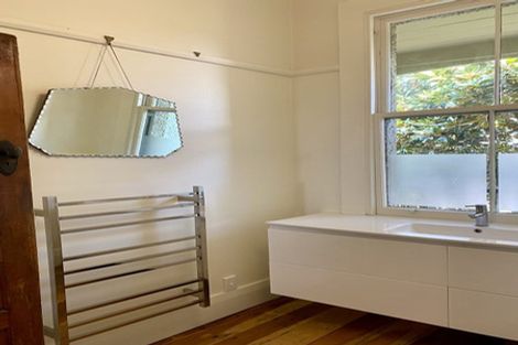 Photo of property in 70-72 Vauxhall Road, Devonport, Auckland, 0624