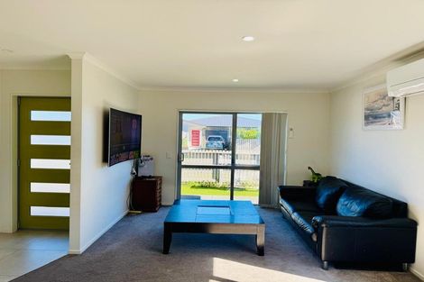 Photo of property in 27 Harore Road, Takanini, 2112