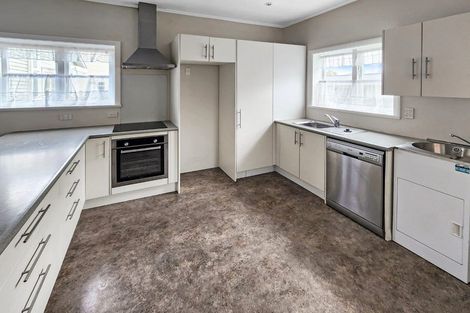 Photo of property in 52 Bell Road, Waiwhetu, Lower Hutt, 5010