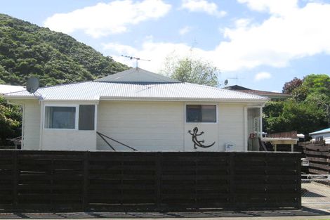 Photo of property in 69a Hartford Crescent, Totara Park, Upper Hutt, 5018