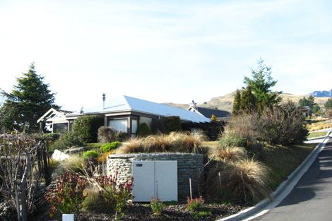 Photo of property in 22 Balmoral Drive, Kelvin Heights, Queenstown, 9300