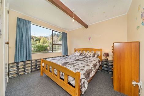 Photo of property in 1 Garth Lane, Maoribank, Upper Hutt, 5018