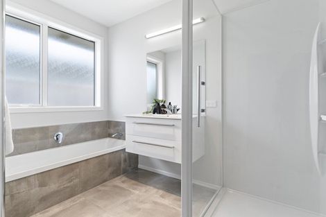 Photo of property in 28 Feist Street, Carterton, 5713