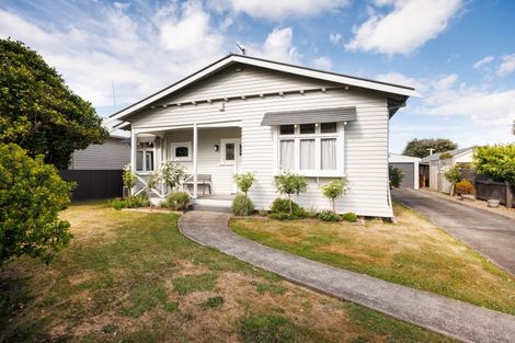 Photo of property in 8 Burns Avenue, Takaro, Palmerston North, 4412