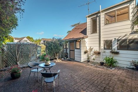 Photo of property in 2/3 Killarney Avenue, Torbay, Auckland, 0630