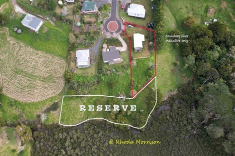 Photo of property in 8 Heaths Way, Pahi, Paparoa, 0571