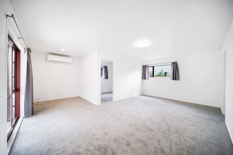 Photo of property in 33 Convair Crescent, Mangere, Auckland, 2022