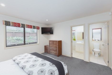 Photo of property in 73 Saint James Drive, Huntington, Hamilton, 3210