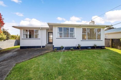 Photo of property in 5 Charles Major Place, Hawera, 4610