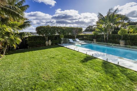 Photo of property in 306 Hurstmere Road, Takapuna, Auckland, 0622