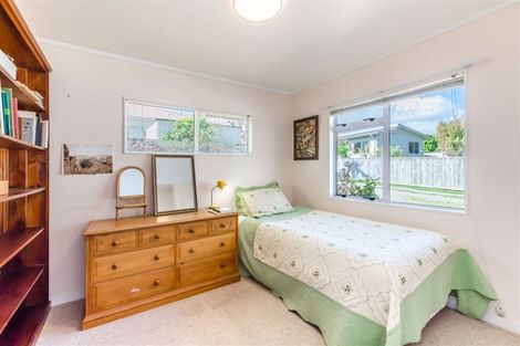 Photo of property in 8a Fleetwood Grove, Waikanae, 5036