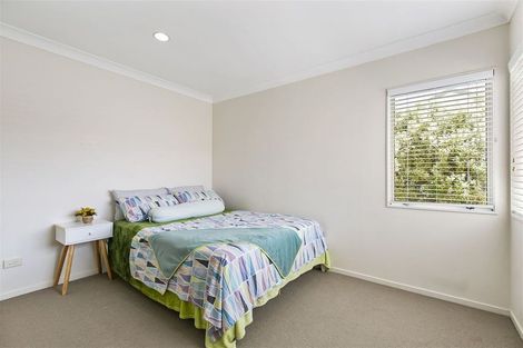 Photo of property in 2/20 Penruddocke Road, Half Moon Bay, Auckland, 2012