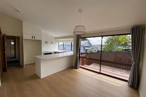 Photo of property in 1/6 Clare Place, Glenfield, Auckland, 0629