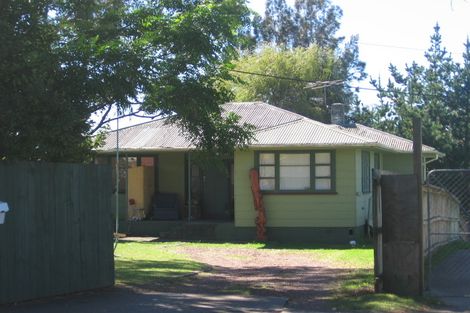 Photo of property in 6 Kaponga Crescent, New Lynn, Auckland, 0600