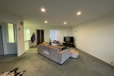 Photo of property in 1/64 Island Bay Road, Beach Haven, Auckland, 0626