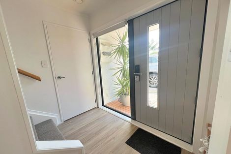 Photo of property in 2/24 Hattaway Avenue, Bucklands Beach, Auckland, 2012