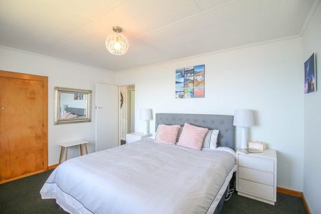 Photo of property in 82 Marine Parade, Bluff, 9814