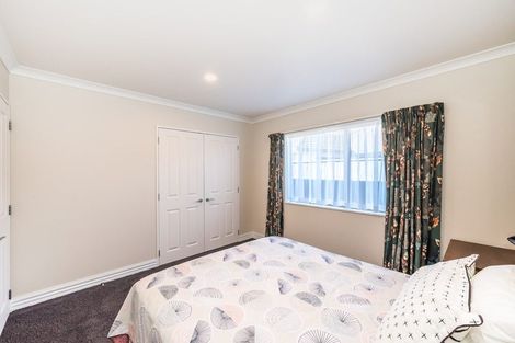 Photo of property in 5 Holcombe Drive, Paraparaumu, 5032