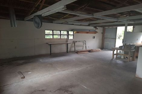 Photo of property in 176 Boord Crescent, Kumeu, 0891