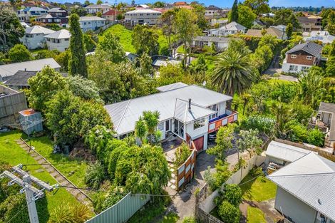 Photo of property in 42 Gordon Avenue, Milford, Auckland, 0620