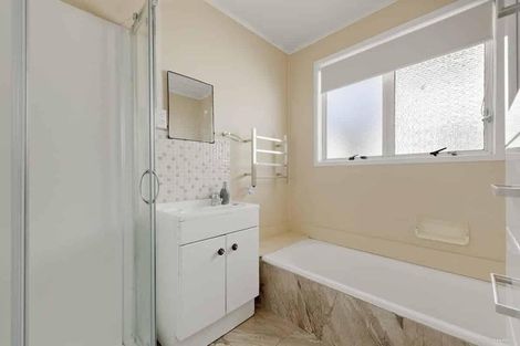 Photo of property in 21 Frobisher Way, Clendon Park, Auckland, 2103