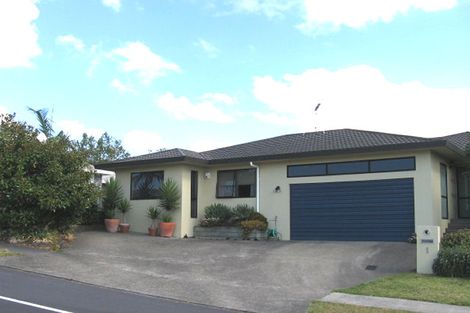 Photo of property in 1 Cesari Place, West Harbour, Auckland, 0618