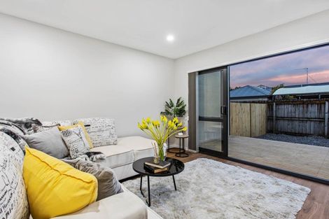 Photo of property in 13 Millcroft Lane, Ranui, Auckland, 0612